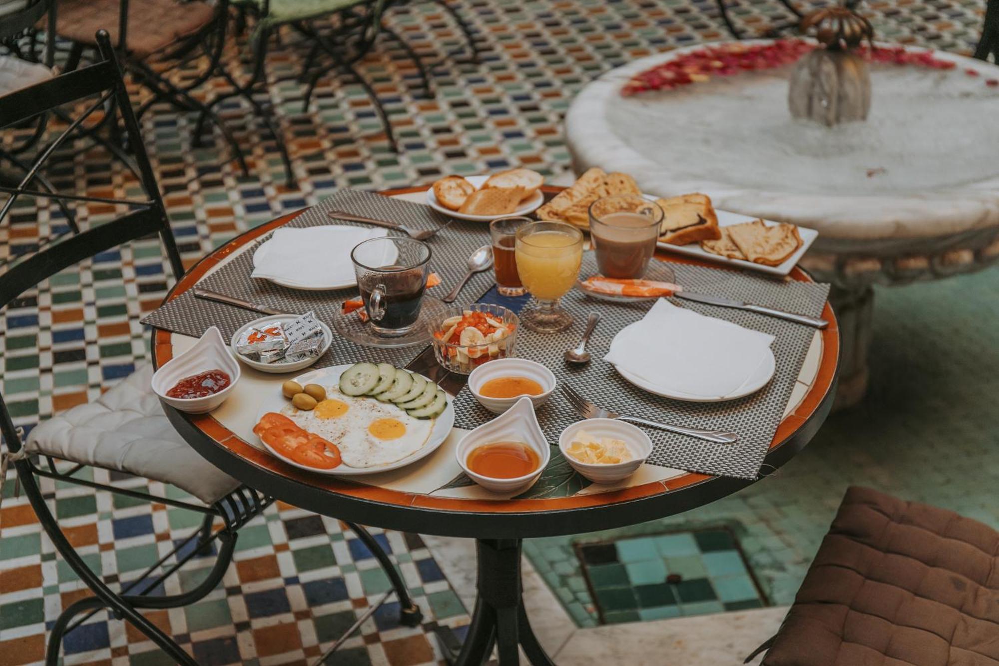 Riad Le Perroquet Bleu Suites & Spa Marrakesh Exterior photo