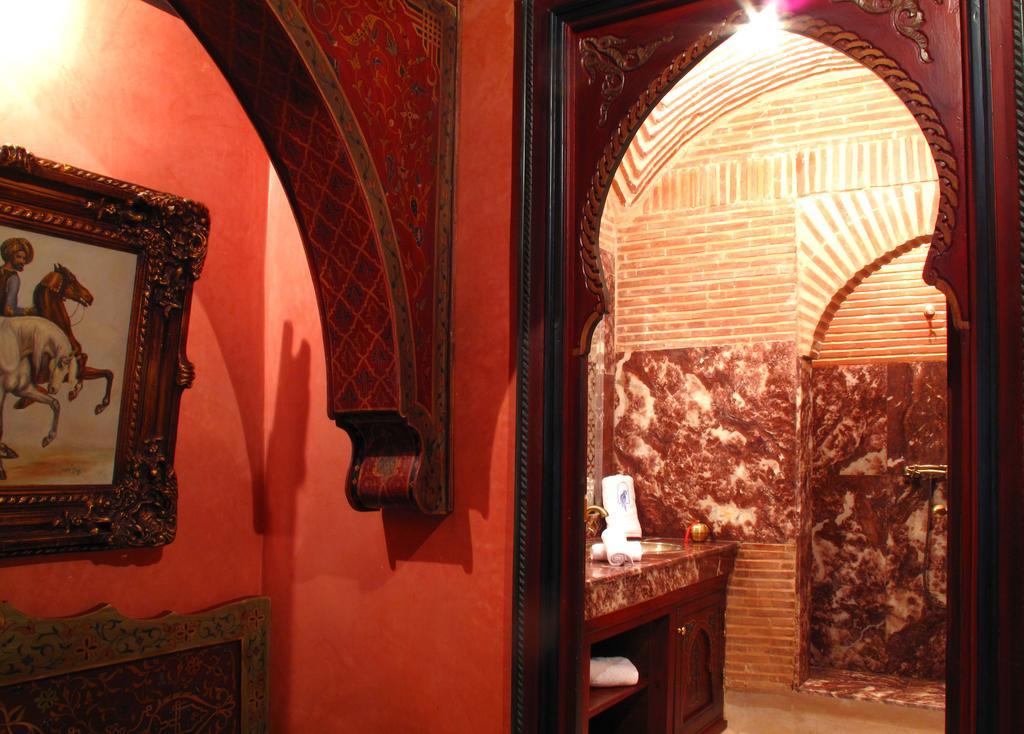 Riad Le Perroquet Bleu Suites & Spa Marrakesh Exterior photo