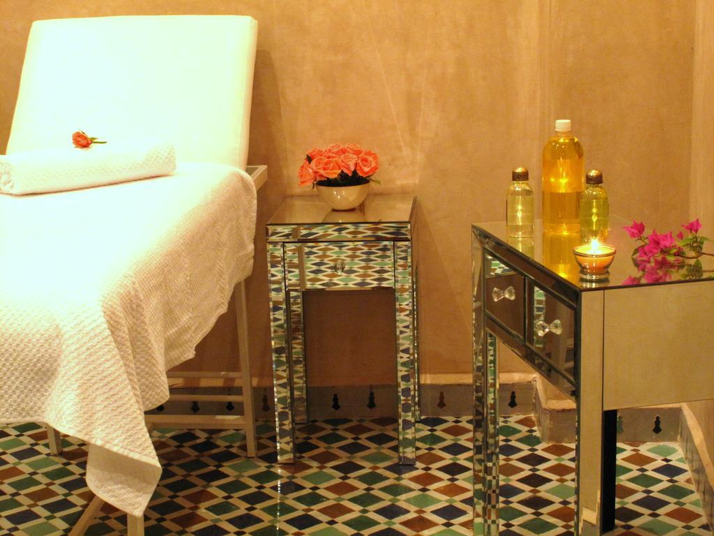 Riad Le Perroquet Bleu Suites & Spa Marrakesh Exterior photo