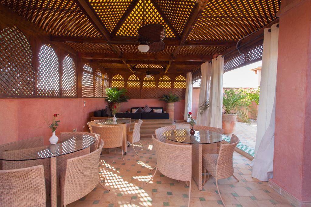 Riad Le Perroquet Bleu Suites & Spa Marrakesh Exterior photo